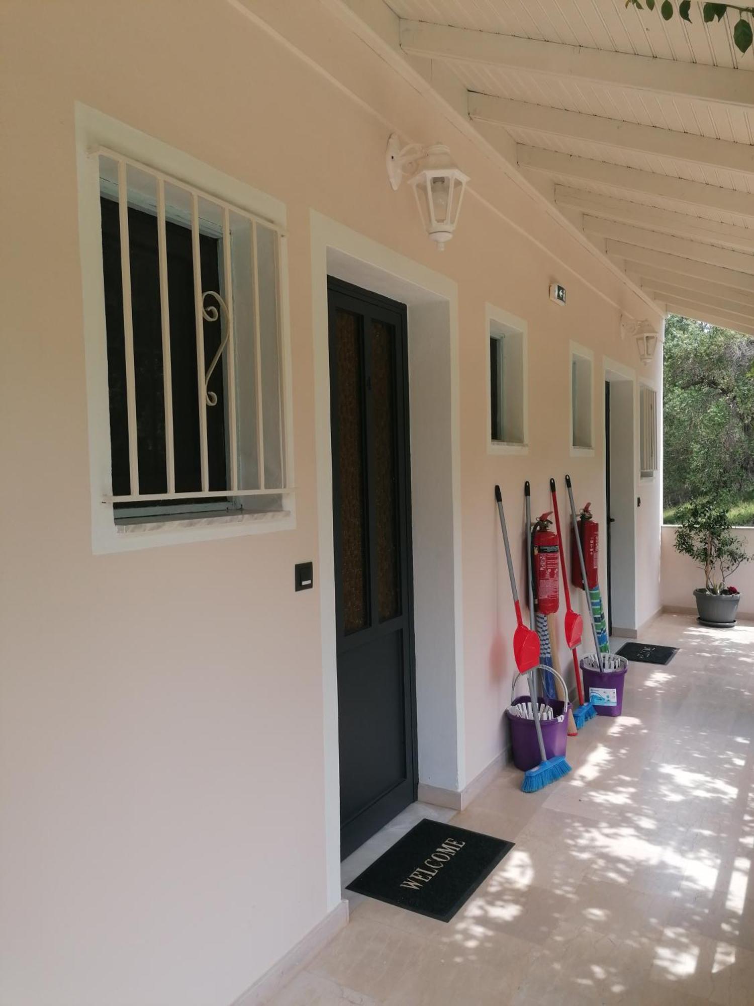 ארילס Makis Apartments מראה חיצוני תמונה
